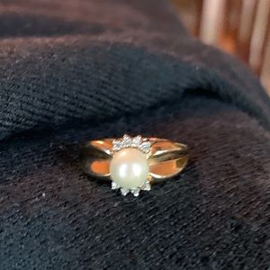 Cultured Pearl and diamond ring 14kt gold